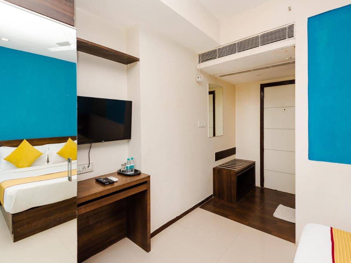 Hotel Aura - Near Malad Link Road โกไร ภายนอก รูปภาพ