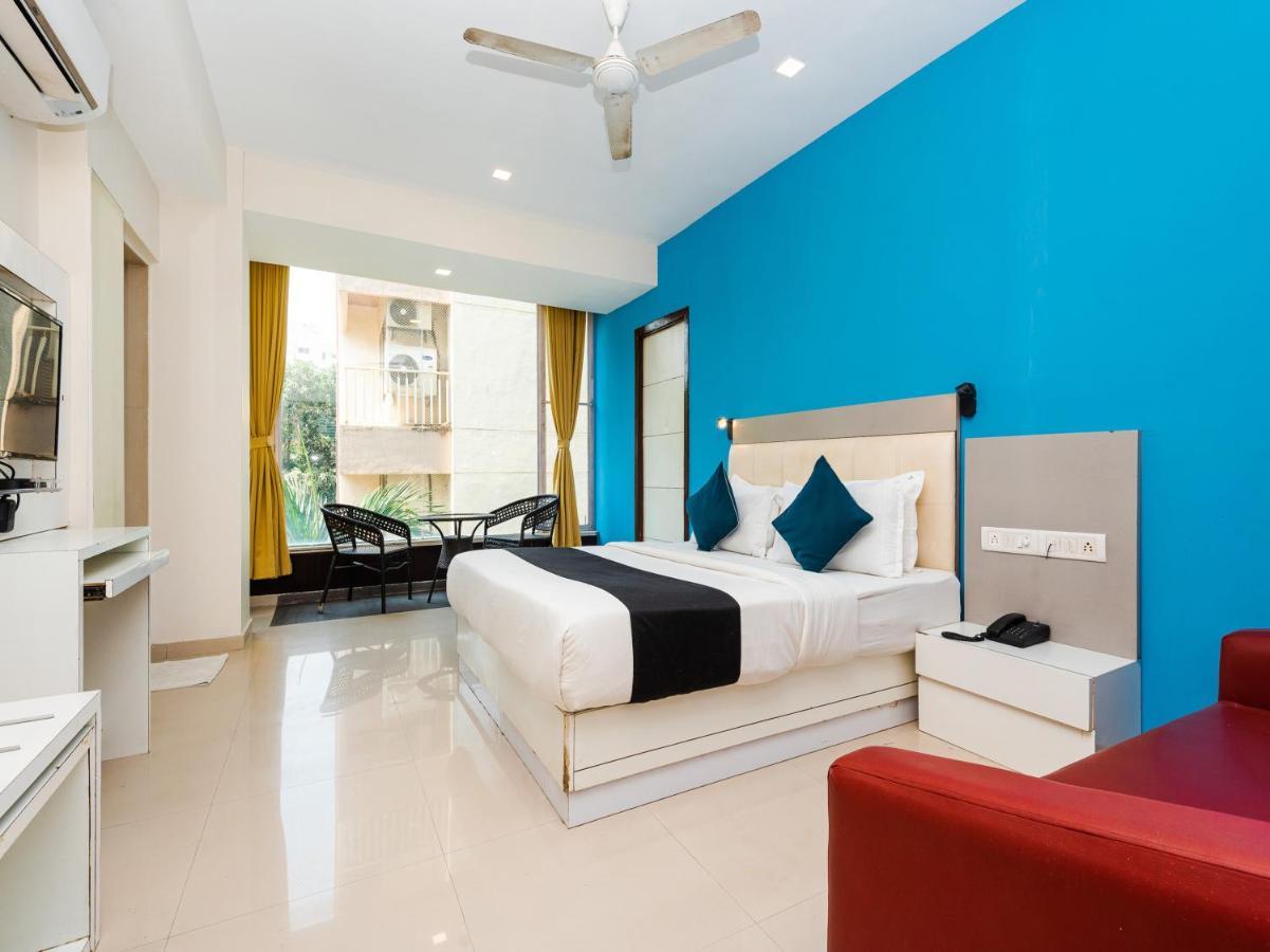 Hotel Aura - Near Malad Link Road โกไร ภายนอก รูปภาพ