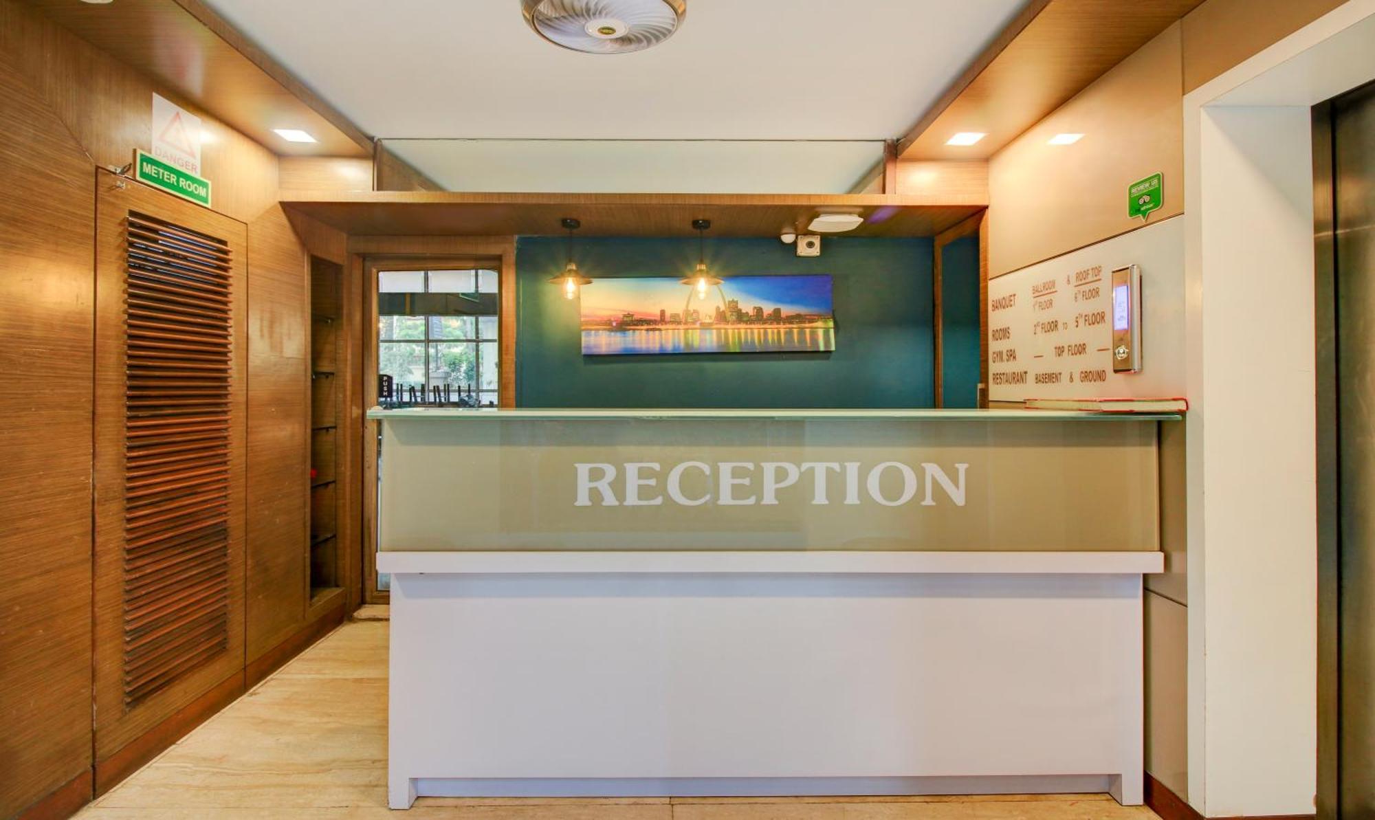 Hotel Aura - Near Malad Link Road โกไร ภายนอก รูปภาพ
